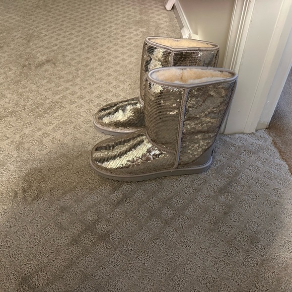 Ugg Brand New Sequin Shearling Boots - Picture 4 of 5